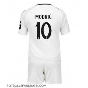 Real Madrid Luka Modric #10 Replika Hemmatröja Barn 2024-25 Kortärmad (+ Korta byxor)